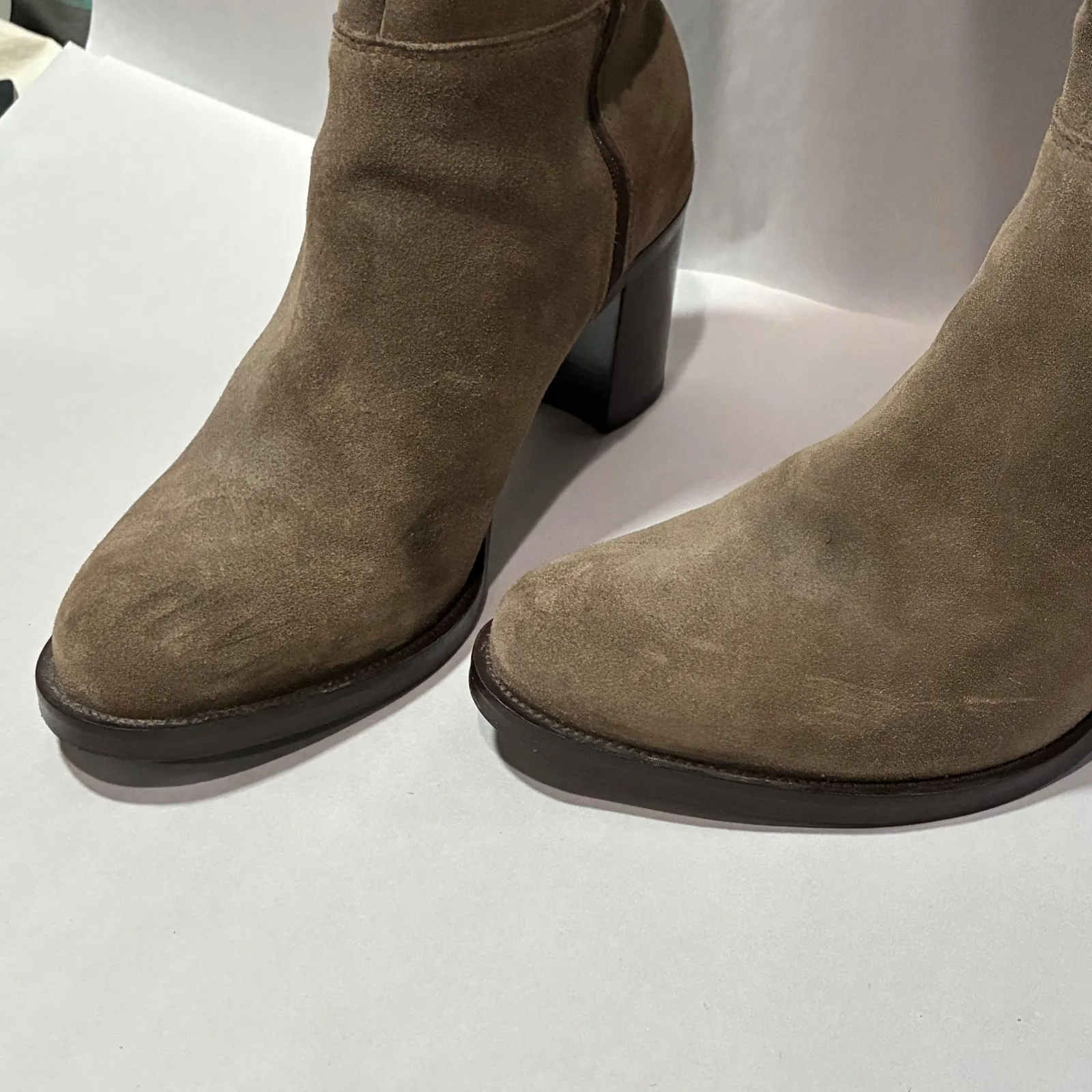 La Canadienne Suede Knee High Boots Block Heel Side Zip Stone Taupe Women's 9.5M Brown Size 9.5 - Image 3