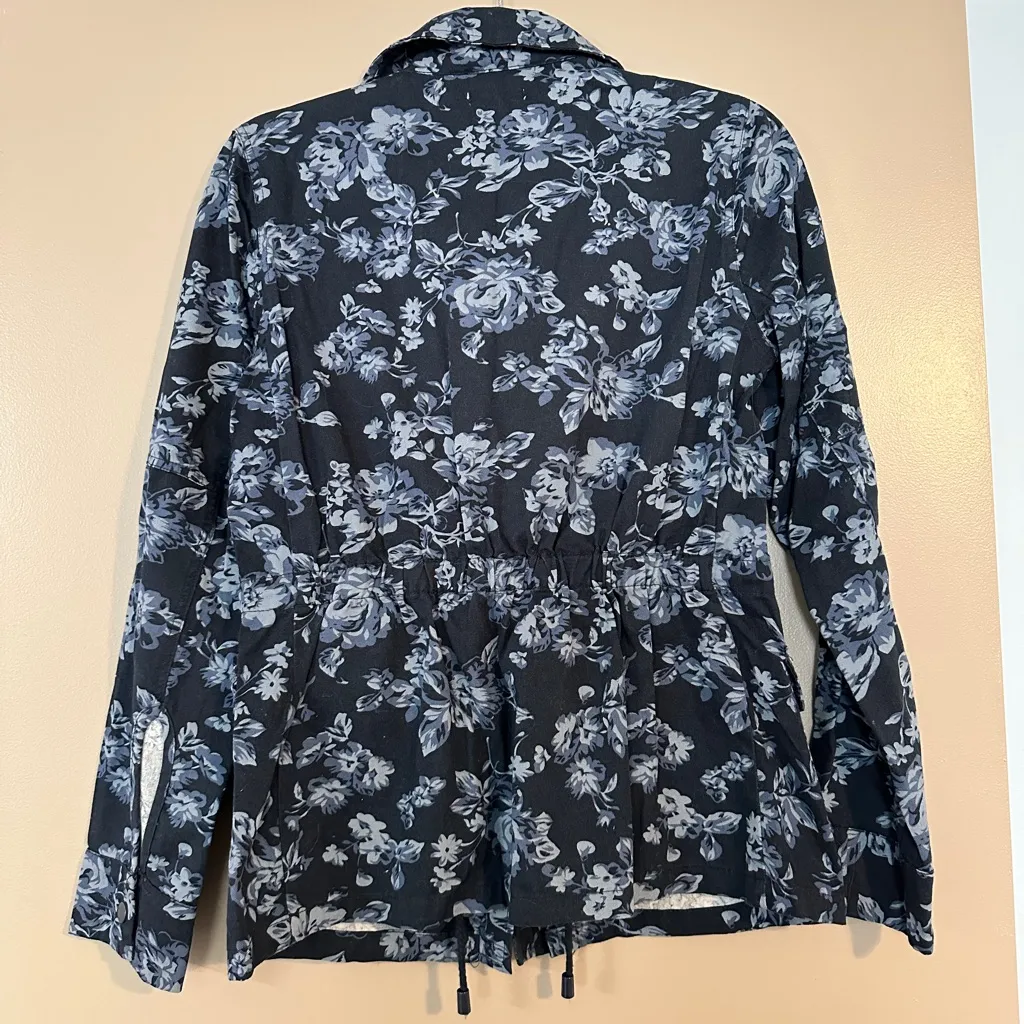 Miami from Francesca’s Navy Floral Jacket. Size small. - Image 3