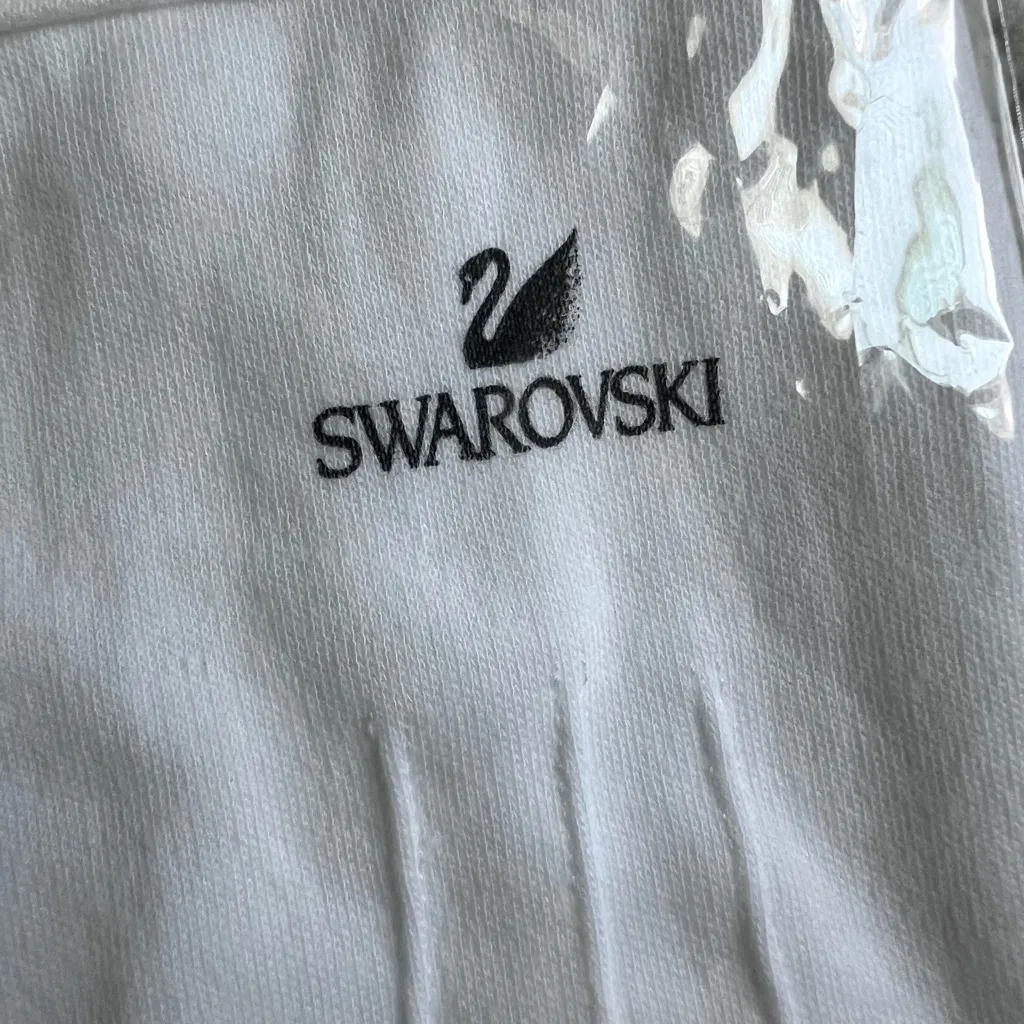 New RARE AND LIMITED EDITION white Swarovski gloves - Image 2