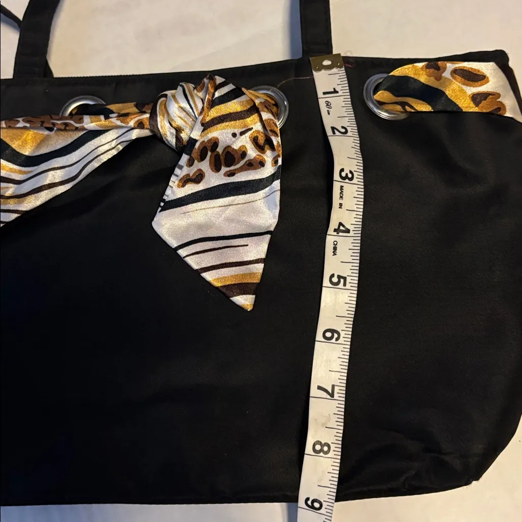 BLACK NYLON TOTE/SHOULDER BAG TIE INTERWOVEN THRU BAG
3 COMPARTMENTS ONE ZIPPER - Image 13