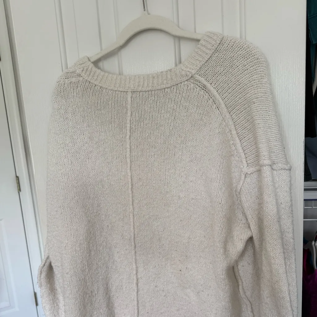 Free People Cream V-Neck Sweater ***small hole in armpit area in last pic**** - Image 4