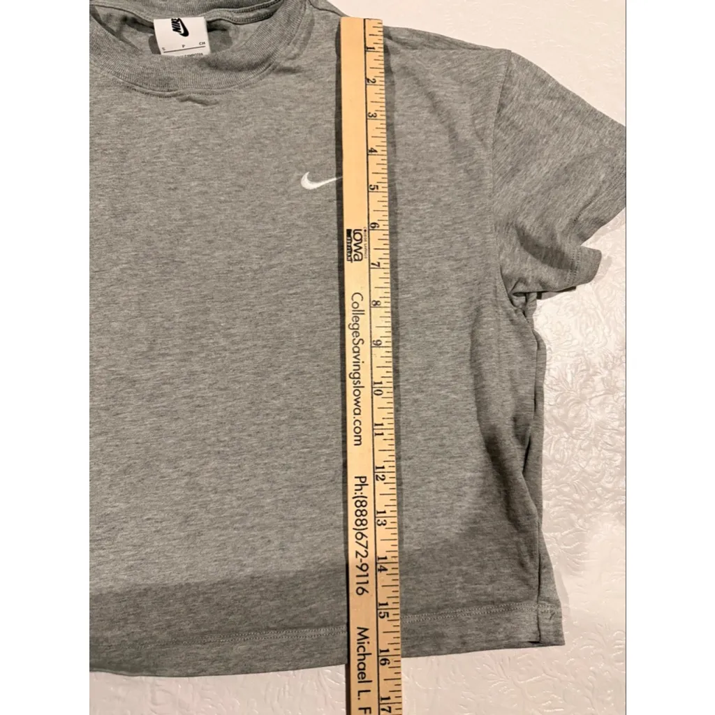 Nike Gray Embroidered Swoosh T-Shirt Women’s Small 100% Cotton Casual Athletic - Image 6