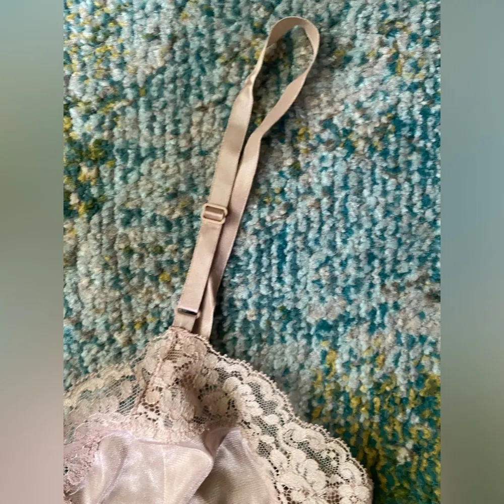 Vintage  Satinessence nude lace cami, size 36 - Image 5