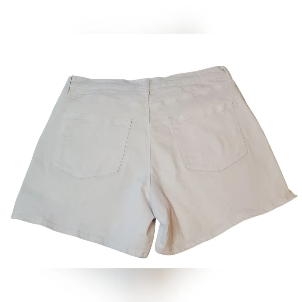 Jessica Simpson Women's White Short Size:12 - Image 2