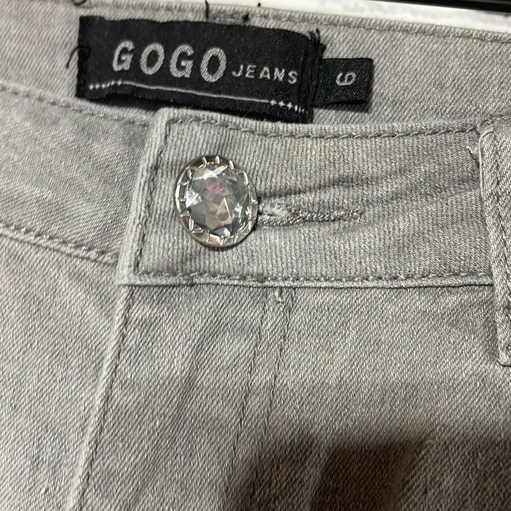 GOGO Skinny Jean in pale gray with rhinestone front button Size 9 - Image 5