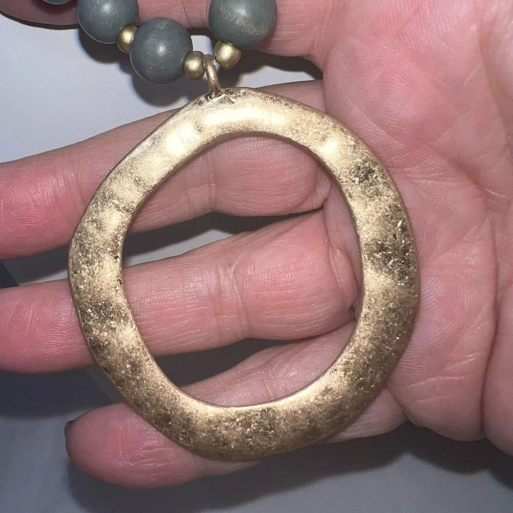 Vintage Wooden Bead And Gold Tone Pendant Necklace - Image 5