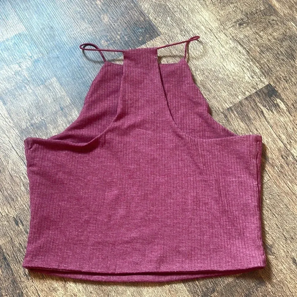 Me to Me slight crop tank top, medium - Image 2