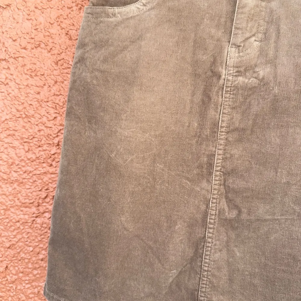 Tommy Hilfiger Corduroy Mini Skirt Belted Brown with Floral Design Size 2 Y2K - Image 4