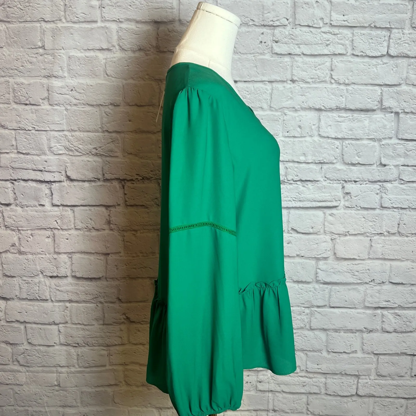 PLEIONE Women's M Kelly Emerald Green Ruffle Hem Blouse Anthropologie Chiccore - Image 3