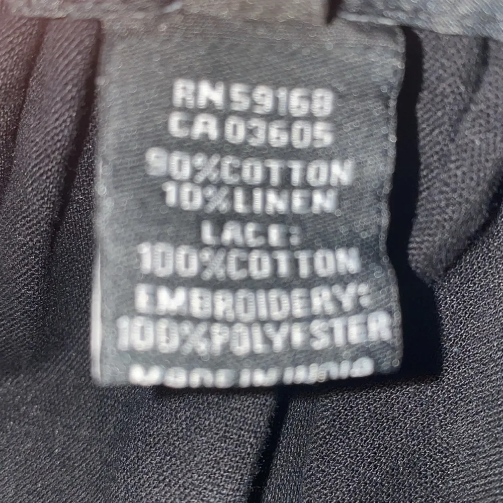 Karen Kane black/white embroidered peasant top. Linen/Cotton blend. Size M. - Image 6