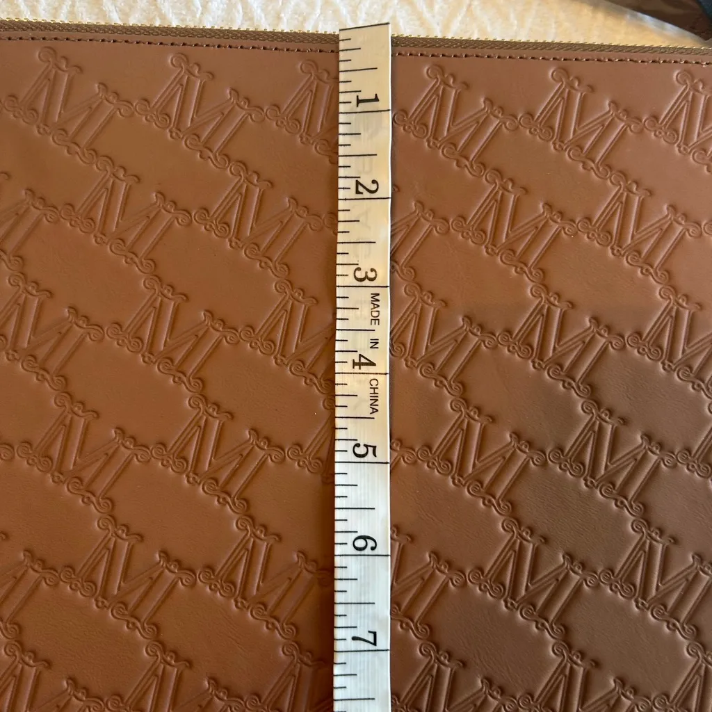 NWT Max Mara embossed clutch/iPod case - Image 9