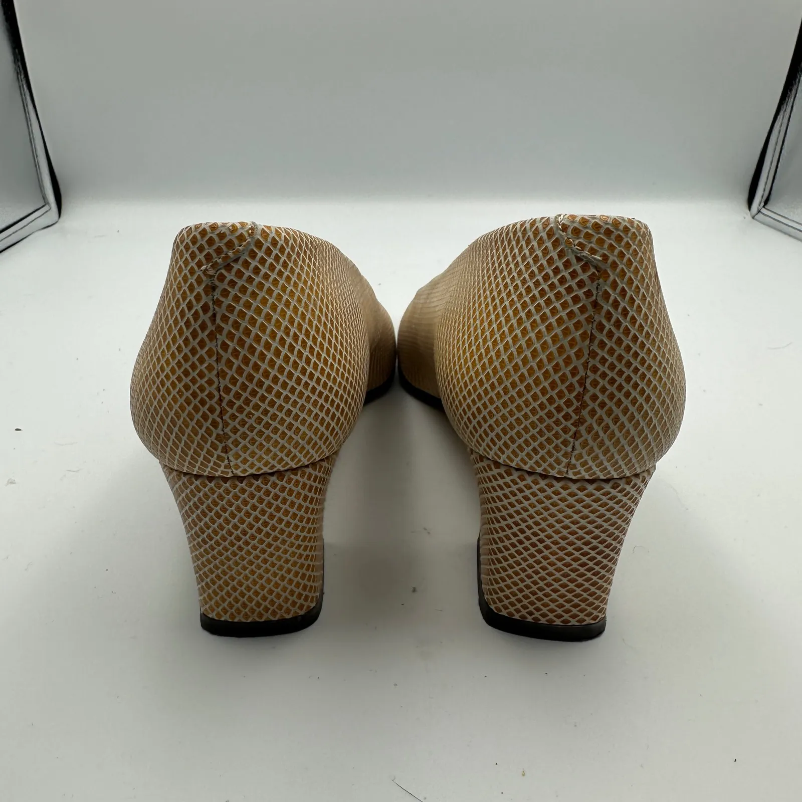 Enzo Angiolini Womens 9 Heels Pumps Dress Shoes Beige‎ Square Toe Classic Spain - Image 4