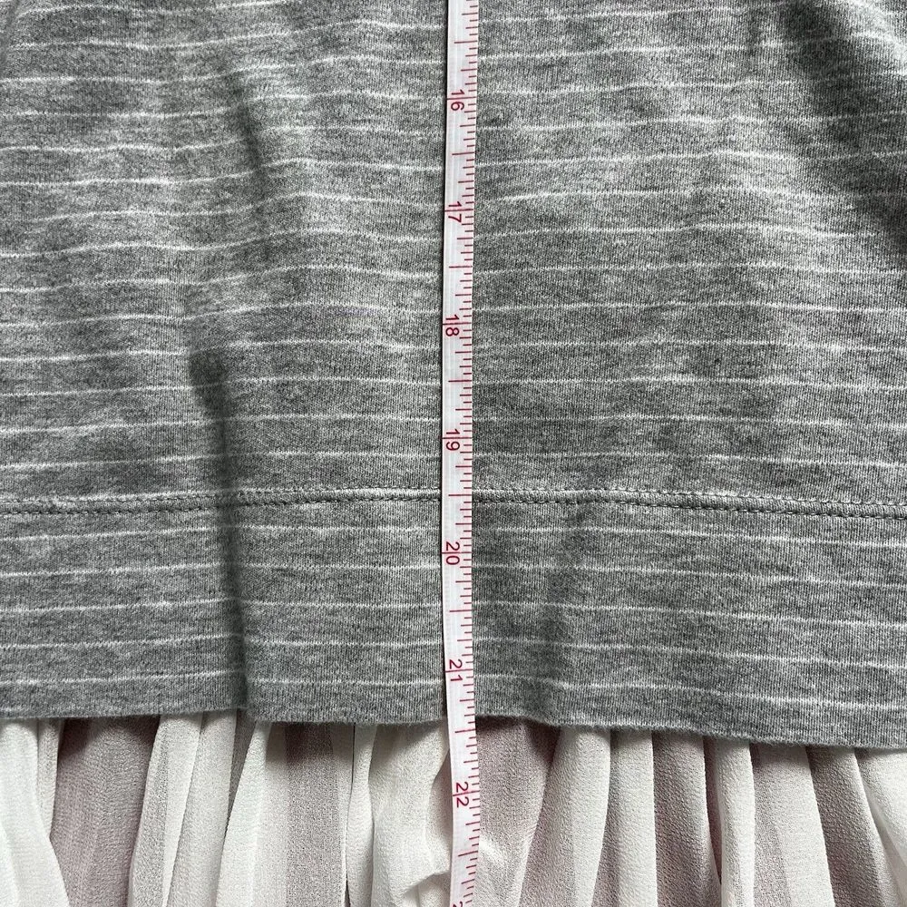 Banana Republic Women Top Grey Size Small Short Sleeve Crew Neck Stripes‎ blouse - Image 5