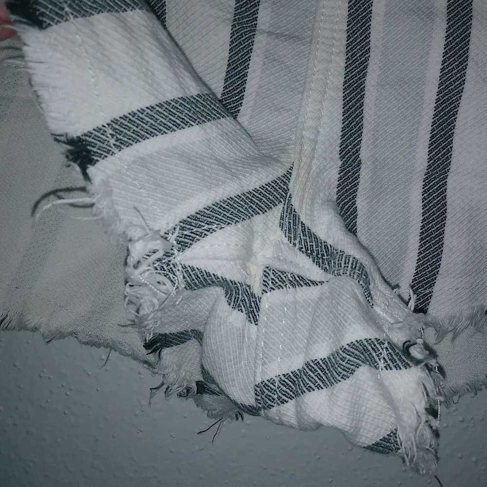 TopShop Moto 14 Mom Cotton Raw Hem Baja Shorts - Image 4