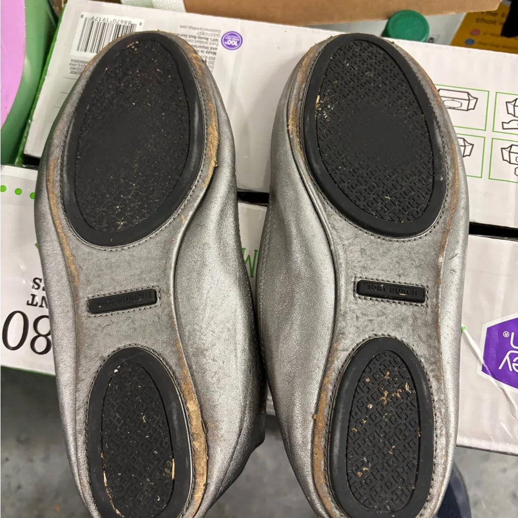 Tory Burch silver flats size 8 logo and slip on - Image 7