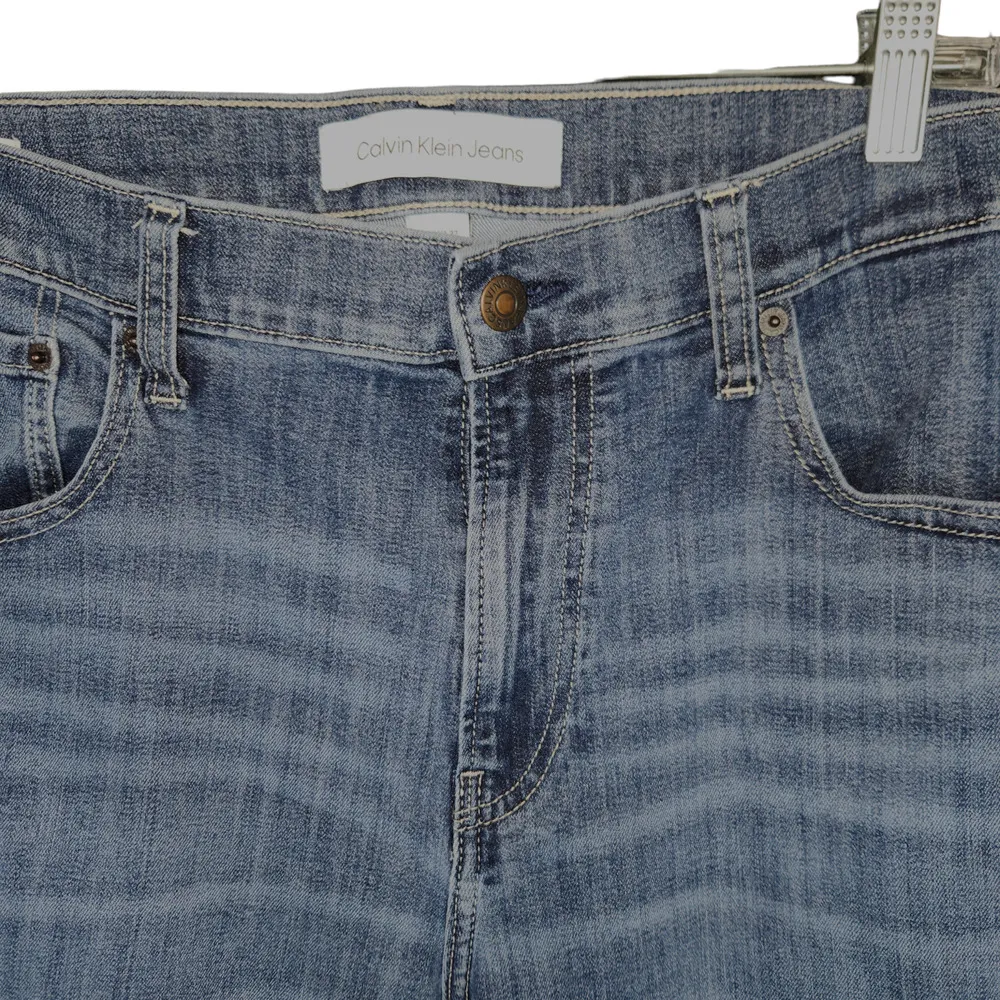 Calvin Klein Women's Straight Leg Jeans Medium Wash 36WX32L Casual Pants - Image 8