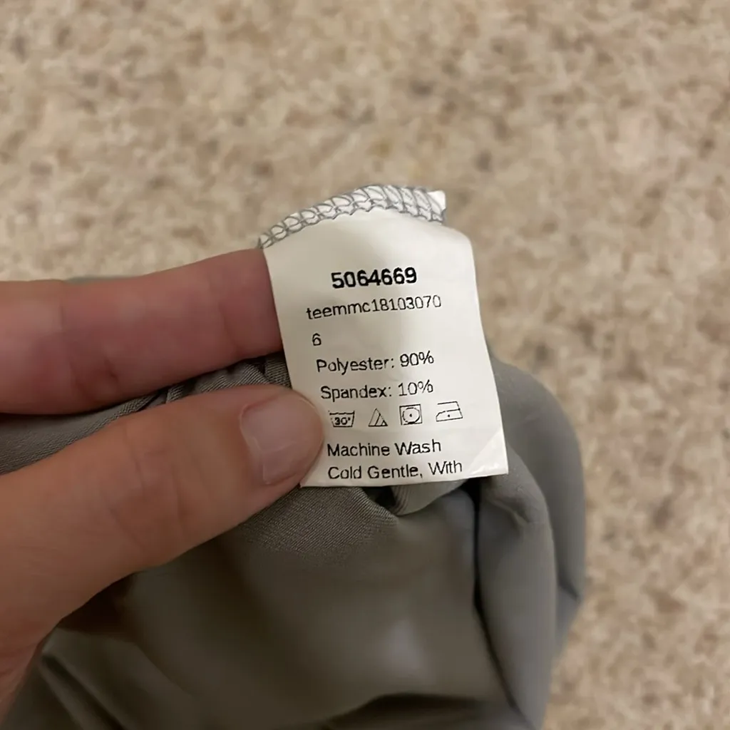 Grey mock neck long sleeve crop top size small #52 - Image 4