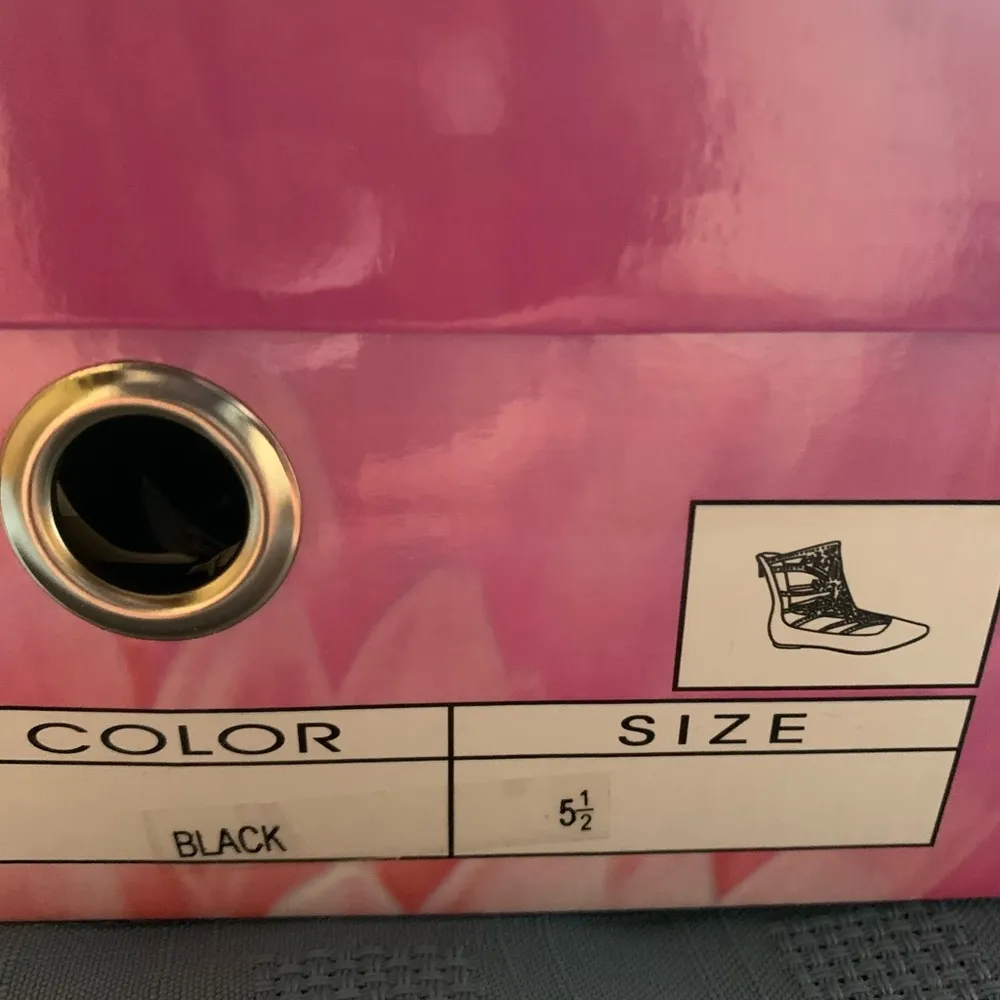 Bolaro Black Flat Studded Gladiator Flat Shoes Size 5.5 - Image 8