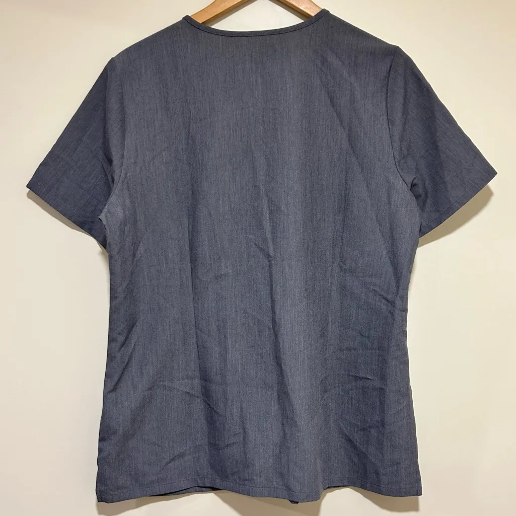 Figs Casma Three Pocket V Neck Scrub Top in Gray Graphite Size Large - Image 5