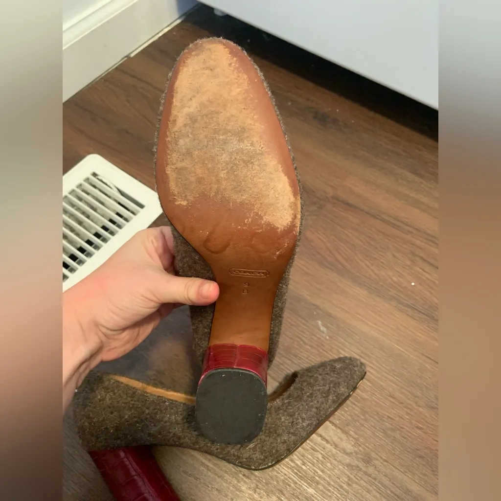 Coach
Sandbordeaux Felt Croc Pump Heel formal classic  fall round toe logo $250 - Image 7