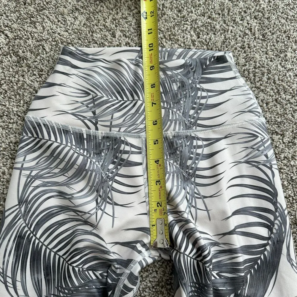 Spiritual Gangster white & gray leaf pattern leggings size XS - Image 11