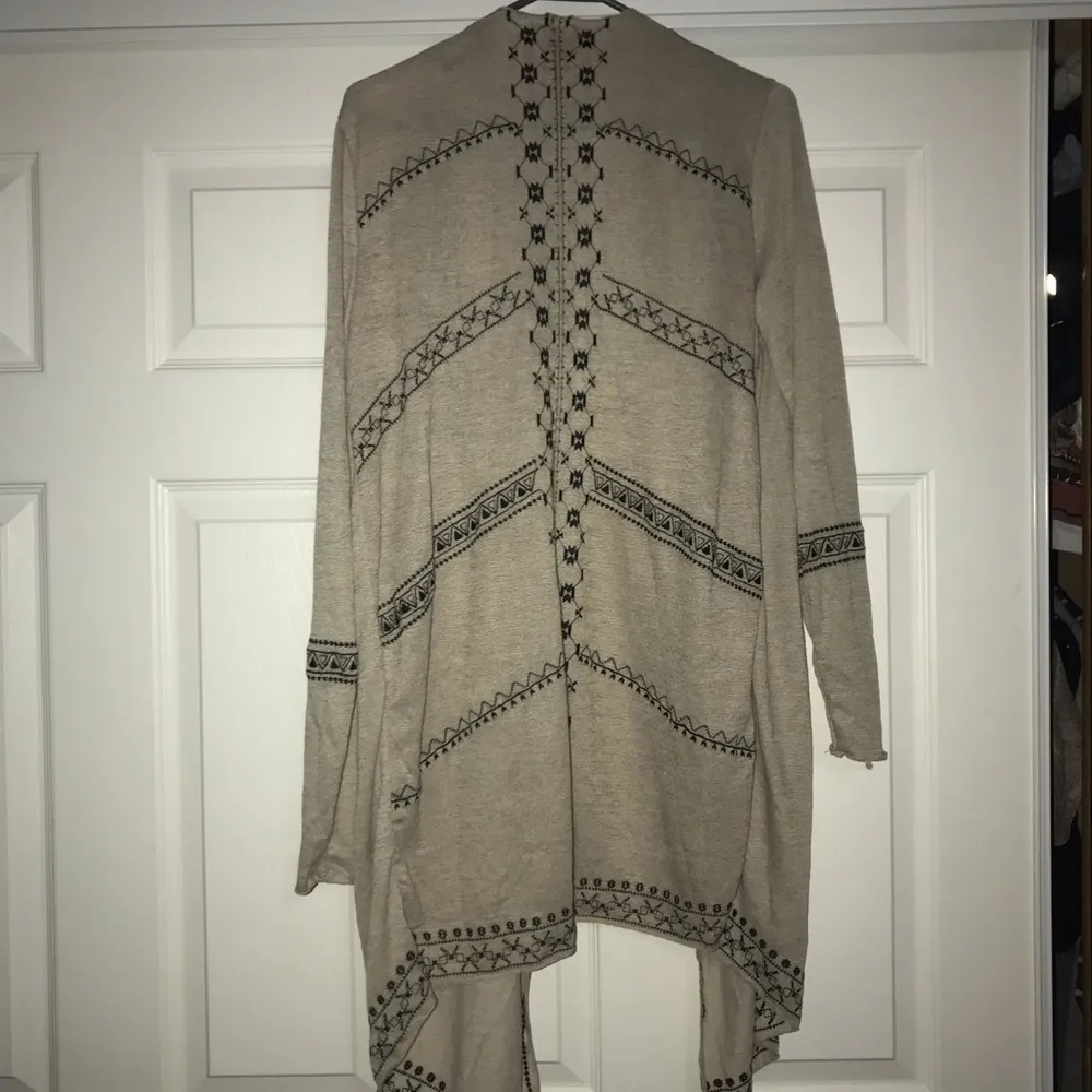 Rue 21 women’s cardigan size large worn once - Image 2