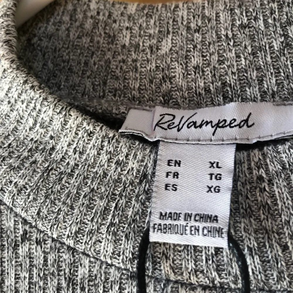 NWT REVAMPED Light Grey Very Long Sweater Size XL - Image 4