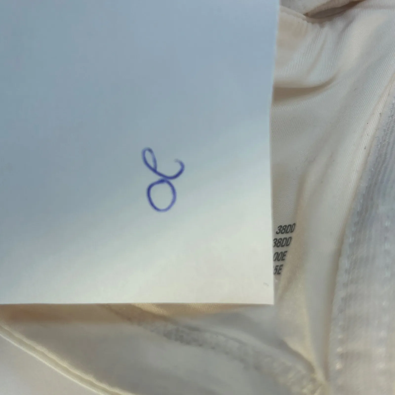 DKNY  38DD Full Coverage T-Shirt Bra Cream Adjustable Straps Back Closure - Image 9