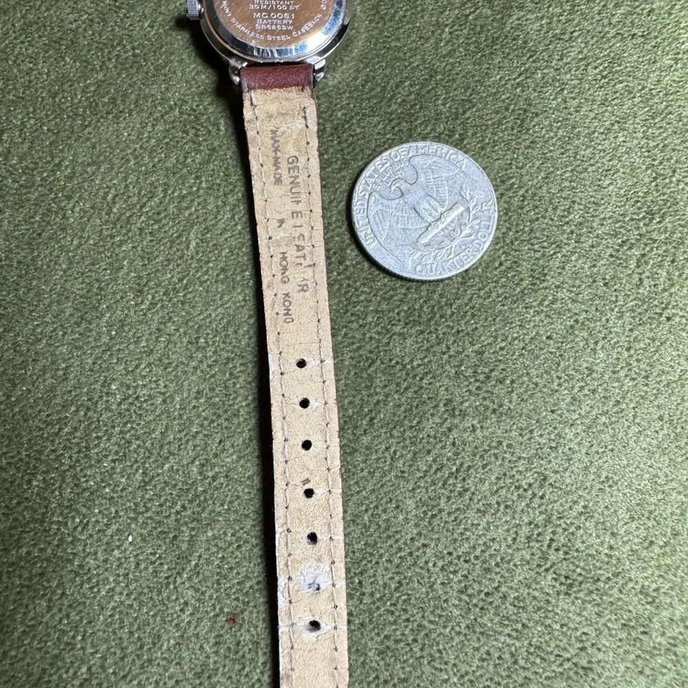 Disney  vintage Winnie the Pooh Timepiece with Burgundy Strap - Image 9