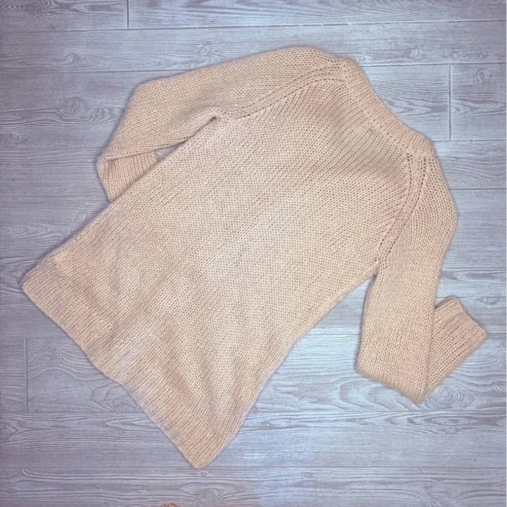 Long sleeve H&M puff knit knot cartigan button front long sleeve sweater shirt m - Image 6