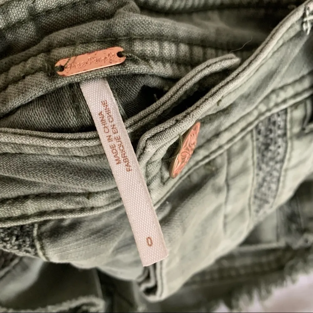 Free People Bohemian Denim Shorts Buttons fly crochet green SIZE 0 NWOT - Image 11