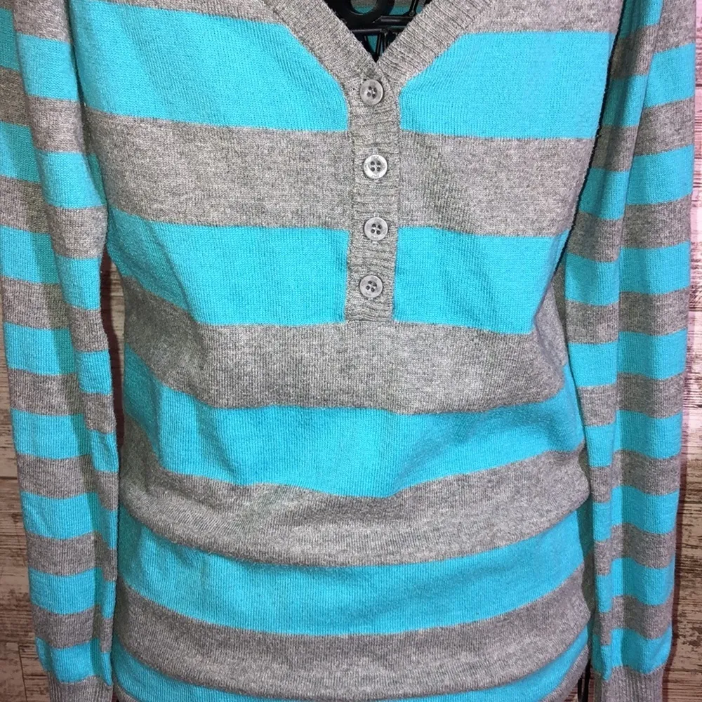 Fox racing stripped shirt size medium blue and gray v-neck button up top moto - Image 3