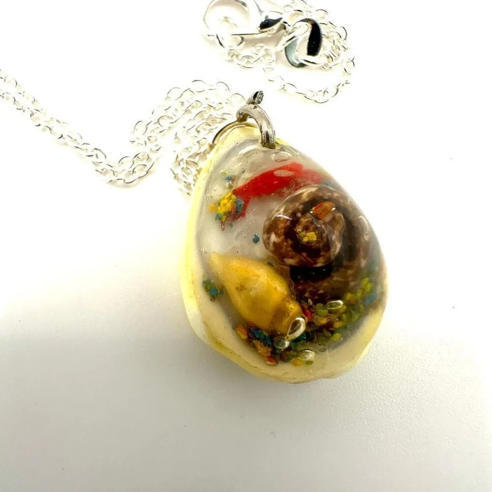 Shell design pendant necklace - Image 10
