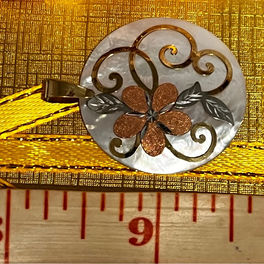 14K Multi Toned Gold Mother Of Pearl Pendant - Image 14