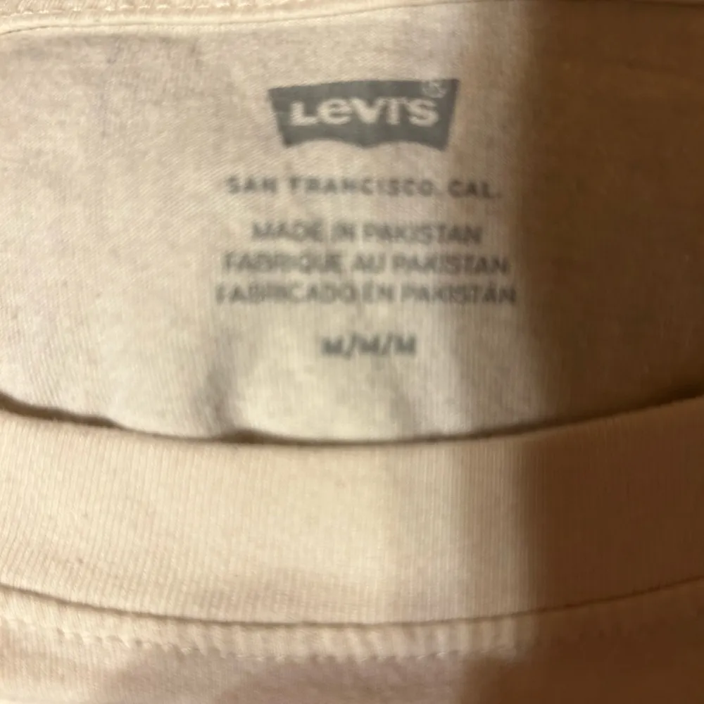 Levi’s Flower T-Shirt - Image 6