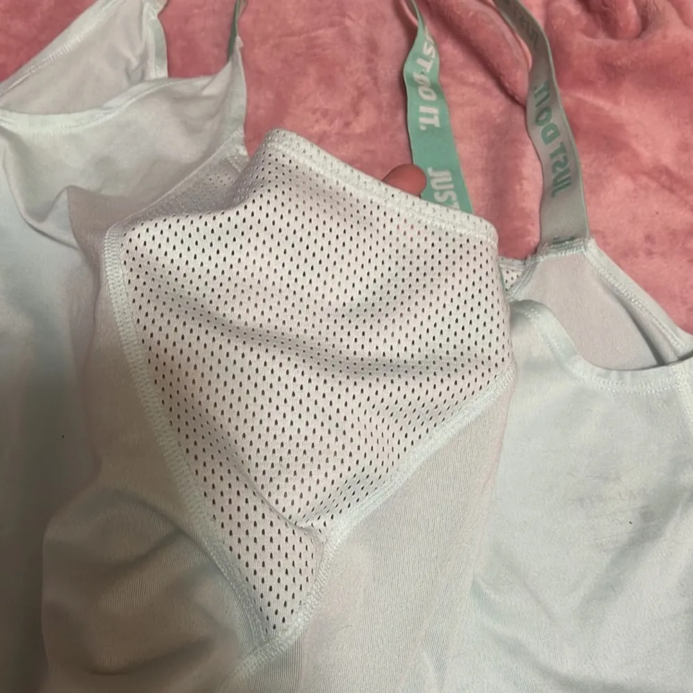 Loose fit Nike tank top - Image 4