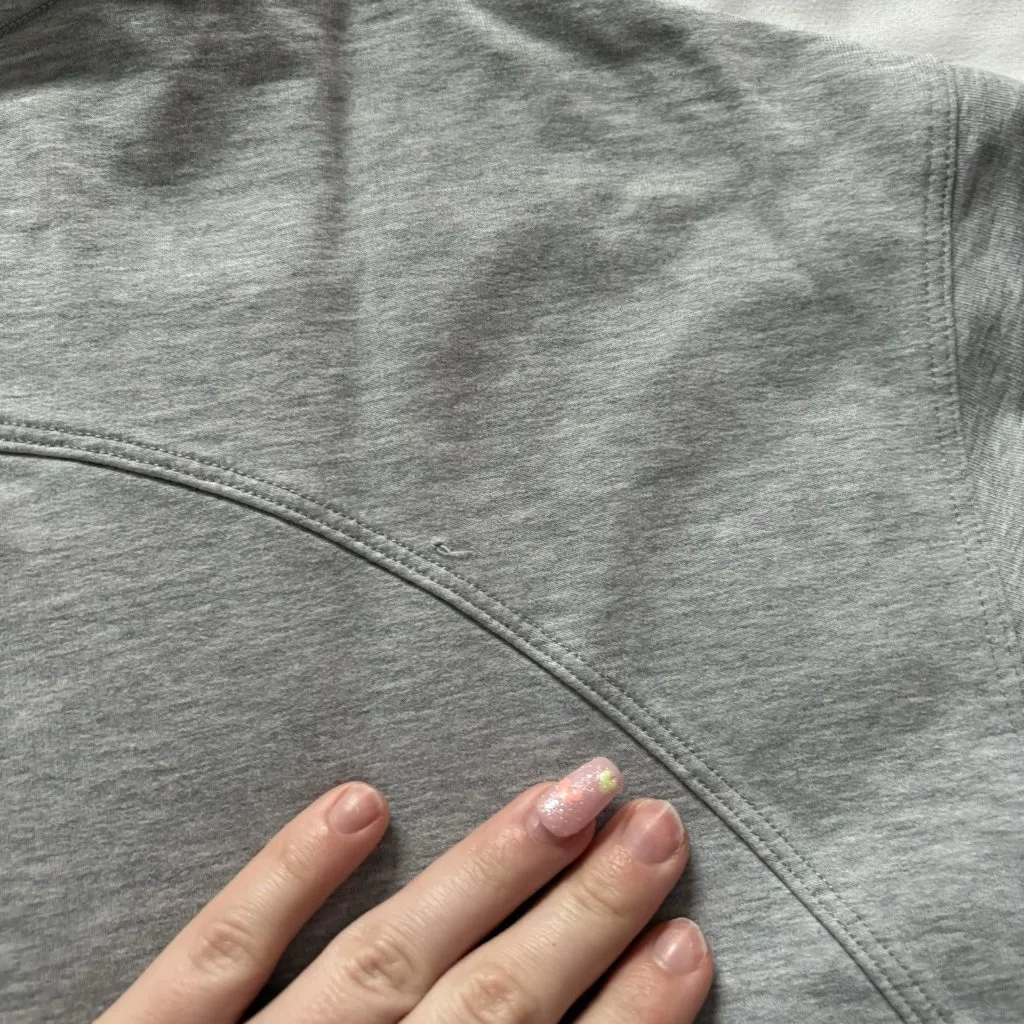 Lululemon Womens Size 12 Short Sleeve T Shirt Tee Crew Neck Cropped Gray Cotton - Image 7