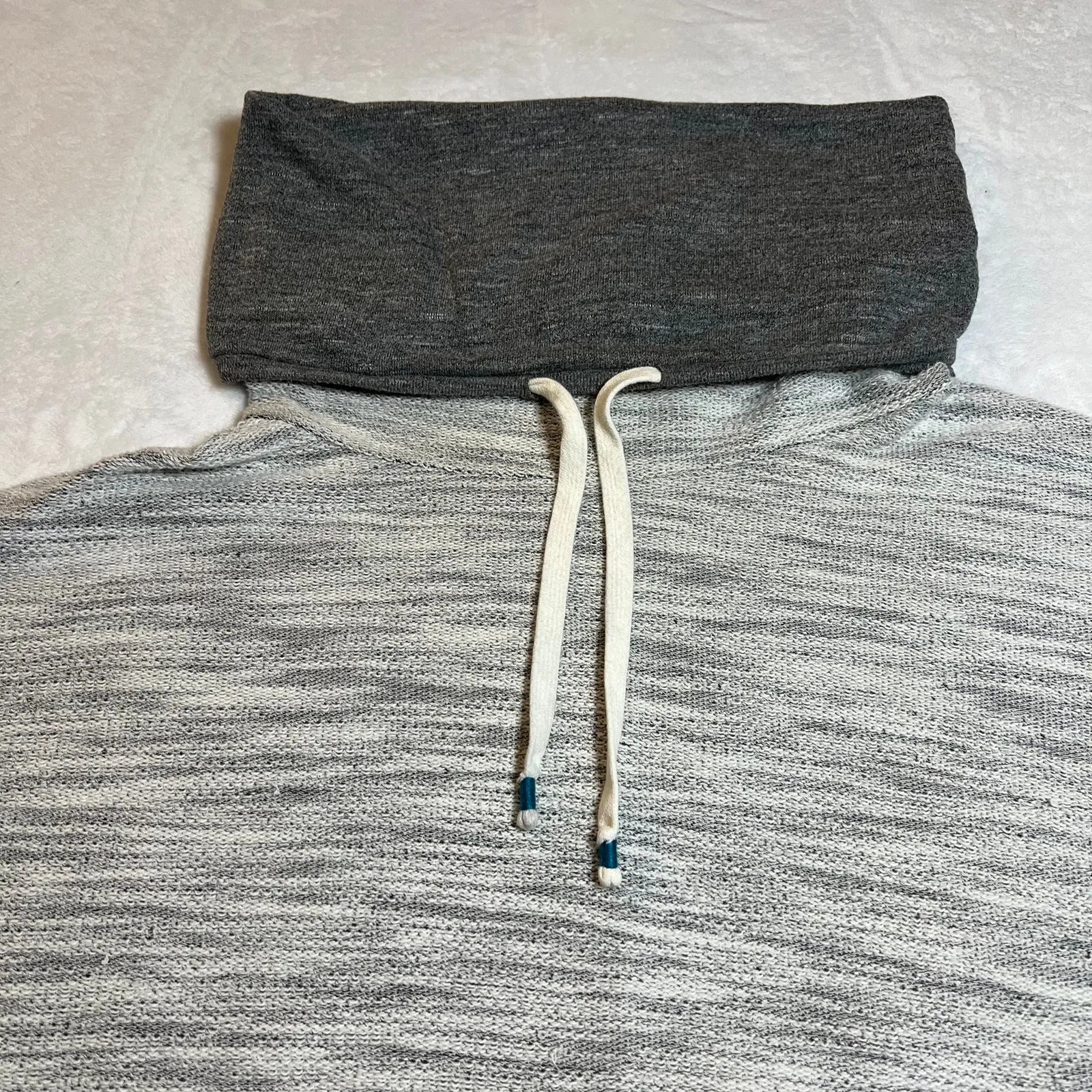 Calvin Klein Jeans Women's Turtleneck Short Sleeve Sweatshirt Size Medium Casual - Image 3