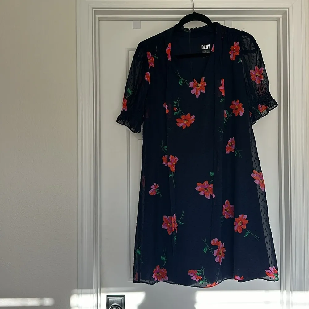Womens Black Ruffled Puff Sleeve DKNY Floral Midi Dress with a V-neck size 10 - Image 8