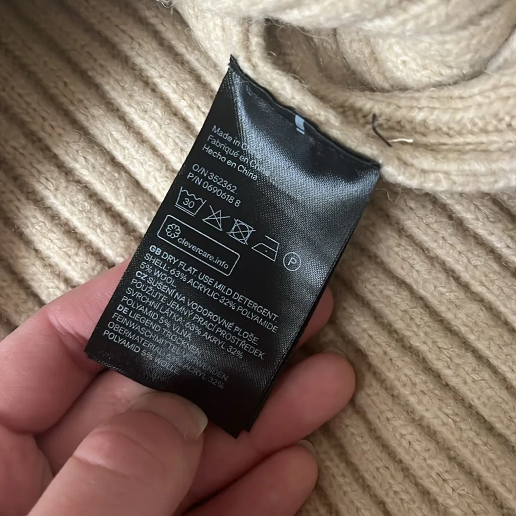 H&M Cream Sweater - Image 8