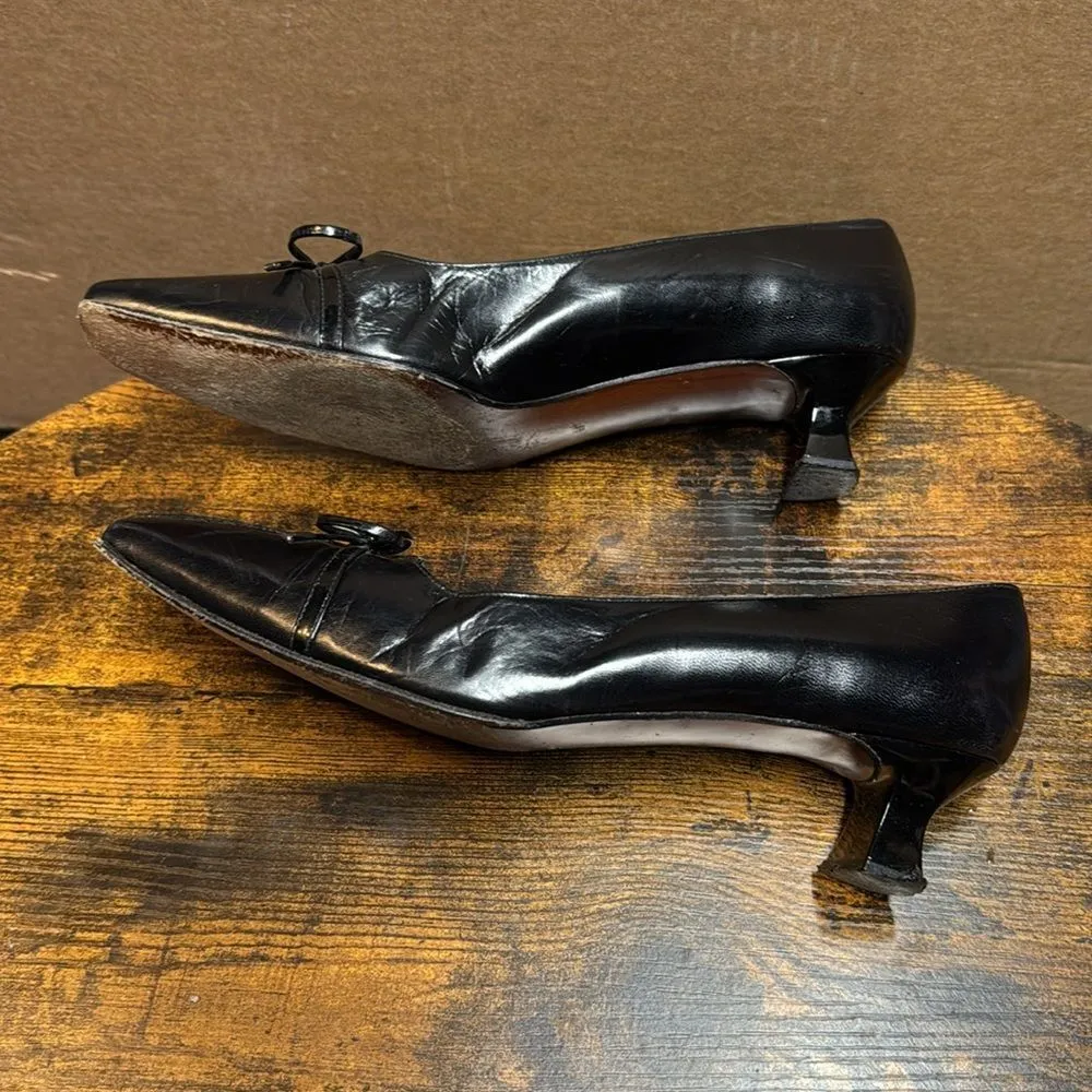 Stuart Weitzman Pointed Toe Low Heel Pumps Black Leather with Bow Accent size 8 - Image 6