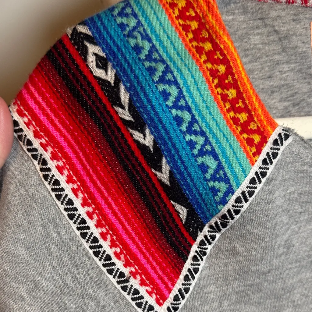 Rip Curl Heather Gray Top with Red Trim - Image 4