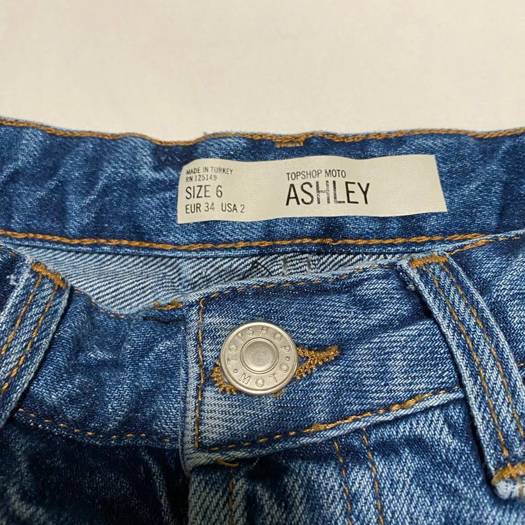 MINT $60 Topshop Moto Distressed Ashley Jean Denim Shorts UK 6 US 2 XS S - Image 3