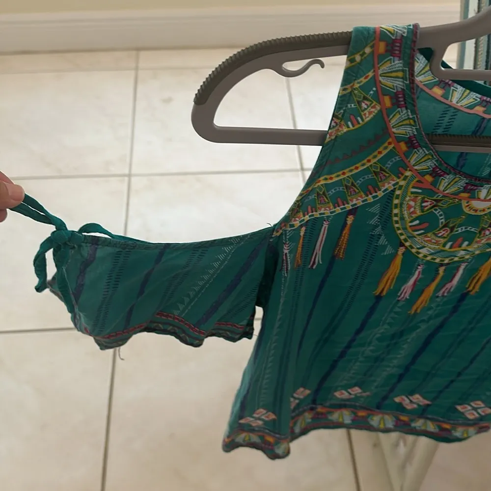 Cold shoulder with tie sleeve top - Image 6