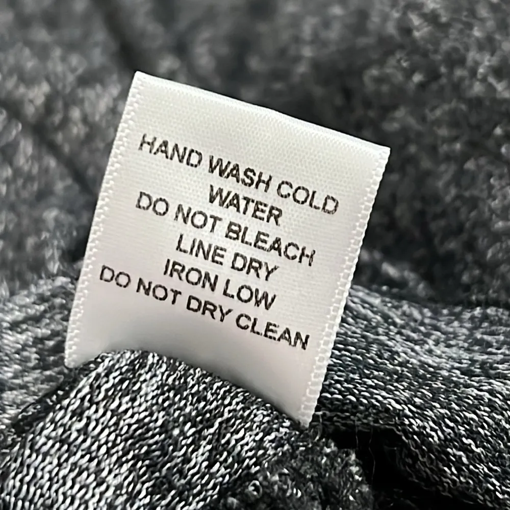 HYFVE HYFVE HYFVE size medium cozy carol cropped top longsleeve elastic sleeves - Image 8