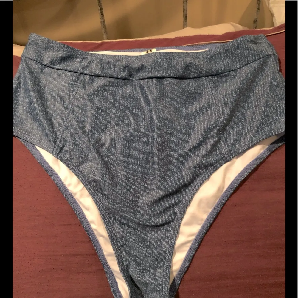 Cupshe Bathing Suit Bottom. - size large - Image 2