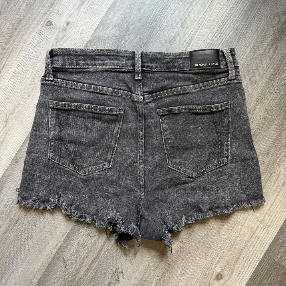 Kendall & Kylie High Rise Drifter Shorts Black Acid Wash - Image 9
