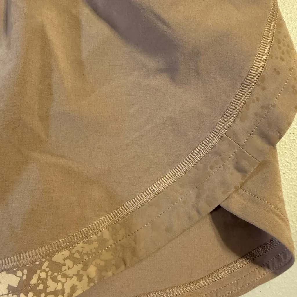 Lululemon Run The Line Reflective 3 Shorts size 6 Muse - Image 2