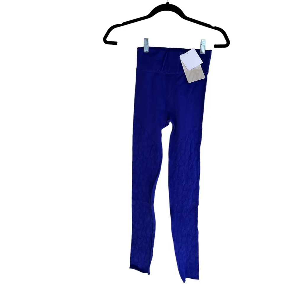 NWT FABLETICS Mid-Rise SculptKnit Leopard 7/8 Leggings - Image 9