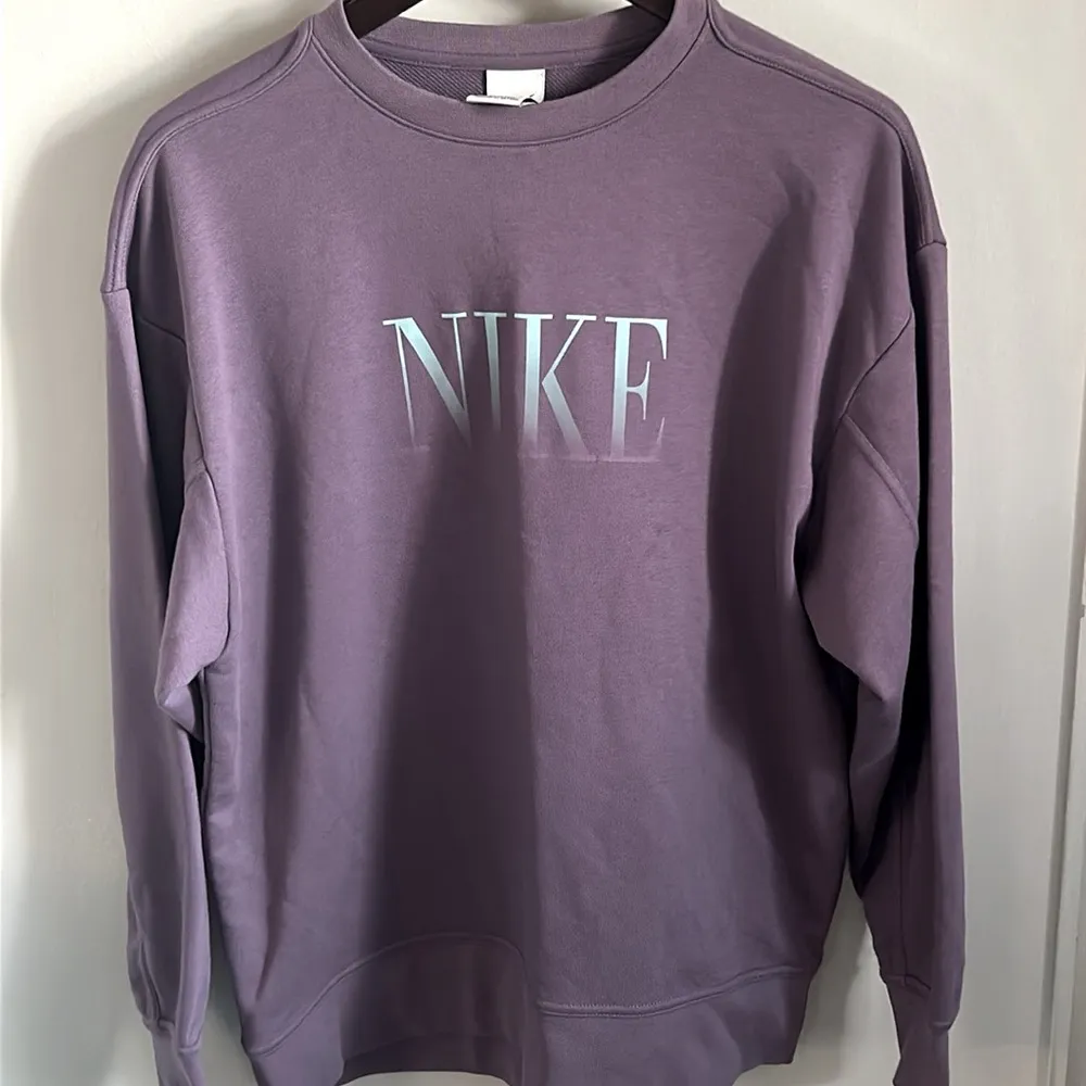 New Nike Dri-Fit Get Fit Logo Graphic Oversized Training Pullover Sweatshirt - Image 14
